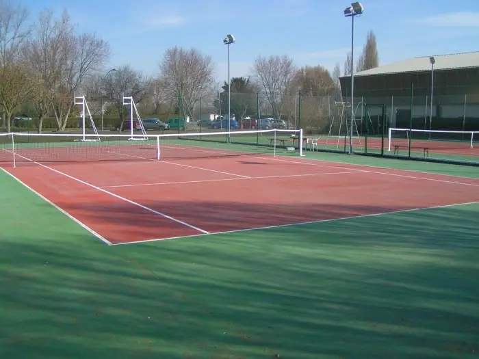 Le court de tennis